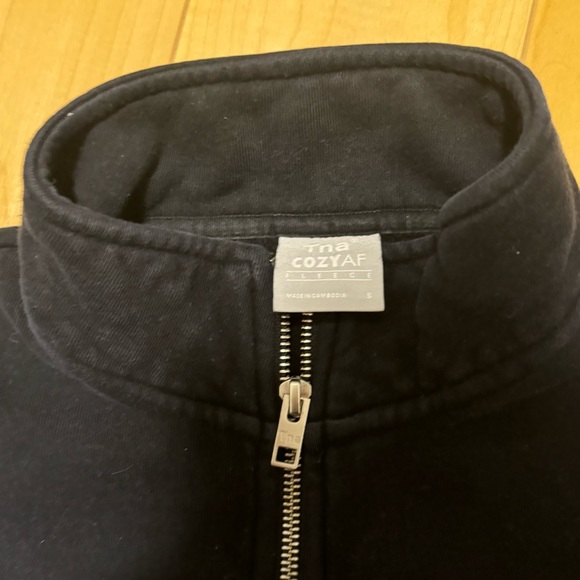 Aritizia Cropped Black Quarter zip Sweatshirt - Picture 4 of 4
